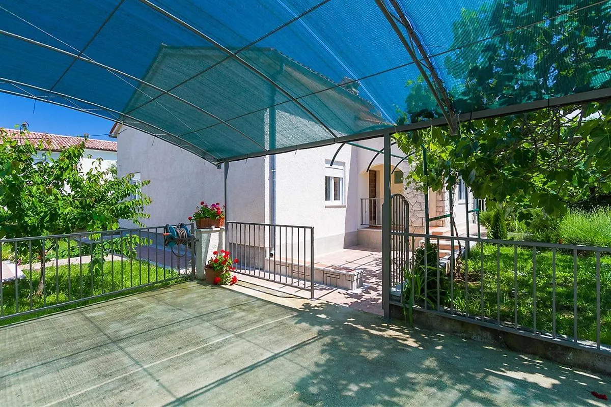 Im Jahr 2014 Renoviertes Ferienhaus 400 Meter Zum Strand Premantura 0*,  Croacia
